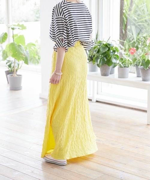 INED CLARO(イネドクラロ)の「リップルフレアスカート(スカート・レディース・ブラック/オフホワイト/イエロー・フリー)」の13枚目の写真