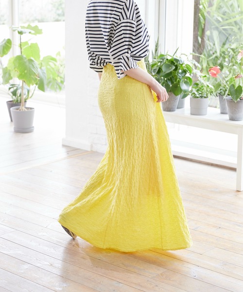 INED CLARO(イネドクラロ)の「リップルフレアスカート(スカート・レディース・ブラック/オフホワイト/イエロー・フリー)」の14枚目の写真