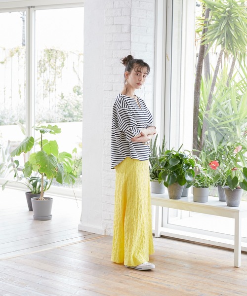 INED CLARO(イネドクラロ)の「リップルフレアスカート(スカート・レディース・ブラック/オフホワイト/イエロー・フリー)」の16枚目の写真