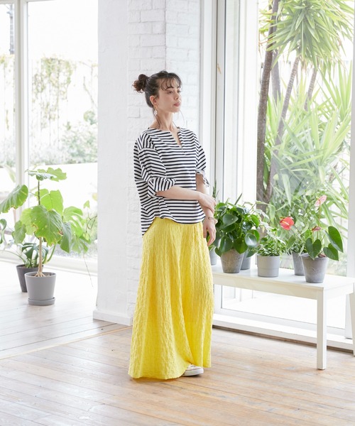 INED CLARO(イネドクラロ)の「リップルフレアスカート(スカート・レディース・ブラック/オフホワイト/イエロー・フリー)」の17枚目の写真