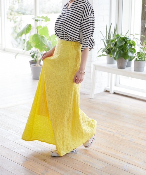 INED CLARO(イネドクラロ)の「リップルフレアスカート(スカート・レディース・ブラック/オフホワイト/イエロー・フリー)」の10枚目の写真