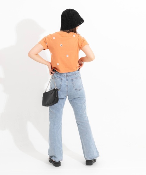 nemne store(ネンネストア)の「フラワー刺繍Tシャツ(Tシャツ/カットソー・レディース・オフホワイト/オレンジ/オートミール・フリー)」の20枚目の写真