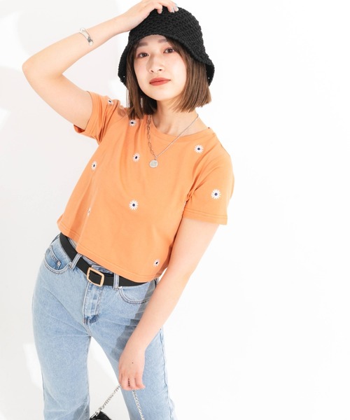 nemne store(ネンネストア)の「フラワー刺繍Tシャツ(Tシャツ/カットソー・レディース・オフホワイト/オレンジ/オートミール・フリー)」の9枚目の写真