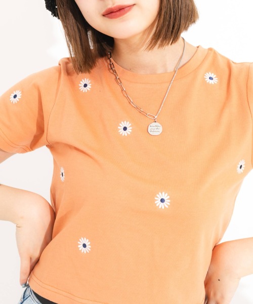 nemne store(ネンネストア)の「フラワー刺繍Tシャツ(Tシャツ/カットソー・レディース・オフホワイト/オレンジ/オートミール・フリー)」の12枚目の写真