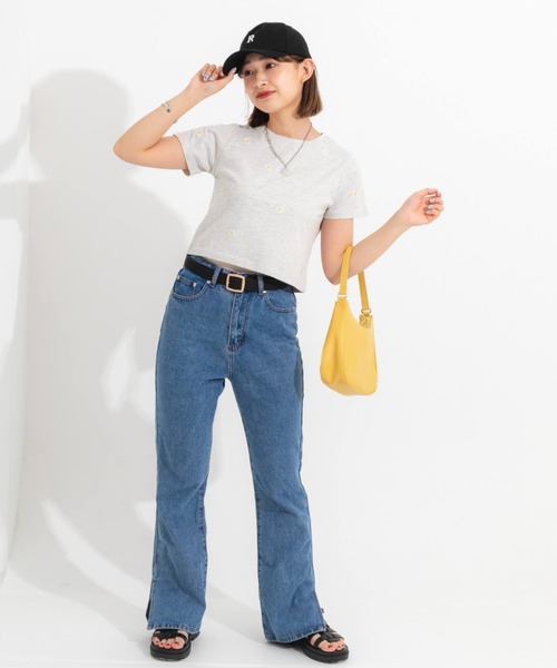 nemne store(ネンネストア)の「フラワー刺繍Tシャツ(Tシャツ/カットソー・レディース・オフホワイト/オレンジ/オートミール・フリー)」の4枚目の写真