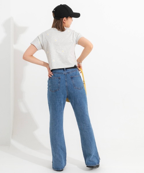 nemne store(ネンネストア)の「フラワー刺繍Tシャツ(Tシャツ/カットソー・レディース・オフホワイト/オレンジ/オートミール・フリー)」の7枚目の写真