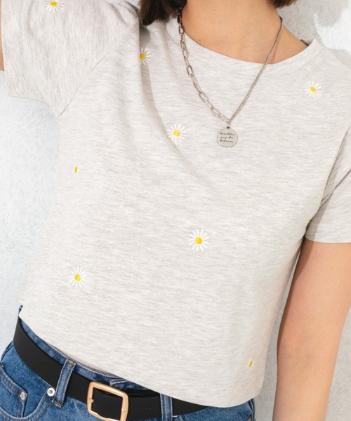 nemne store(ネンネストア)の「フラワー刺繍Tシャツ(Tシャツ/カットソー・レディース・オフホワイト/オレンジ/オートミール・フリー)」の10枚目の写真