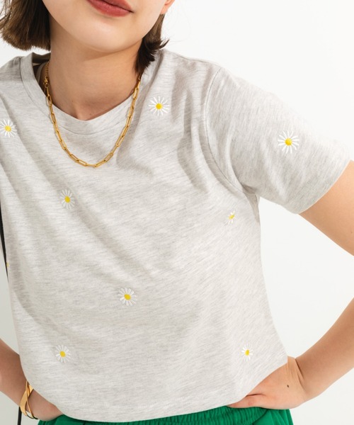 nemne store(ネンネストア)の「フラワー刺繍Tシャツ(Tシャツ/カットソー・レディース・オフホワイト/オレンジ/オートミール・フリー)」の5枚目の写真