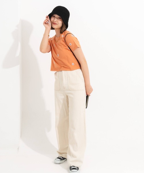 nemne store(ネンネストア)の「フラワー刺繍Tシャツ(Tシャツ/カットソー・レディース・オフホワイト/オレンジ/オートミール・フリー)」の8枚目の写真