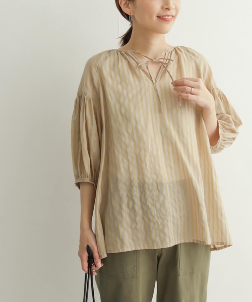URBAN RESEARCH DOORS（アーバンリサーチドアーズ）の「シアーストライプギャザーブラウス（シャツ/ブラウス・レディース・ベージュ/ブルー/ミント・MEDIUM）」の5枚目の写真