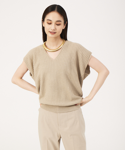 qualite（カリテ）の「変形Vネックニット（ニット/セーター・レディース・ライトブルー/ベージュ/イエロー/ダークネイビー・フリー）」の2枚目の写真