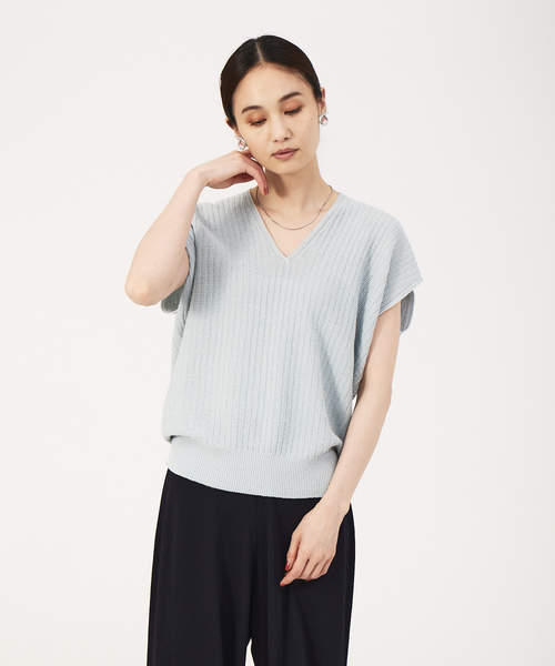 qualite（カリテ）の「変形Vネックニット（ニット/セーター・レディース・ライトブルー/ベージュ/イエロー/ダークネイビー・フリー）」の3枚目の写真