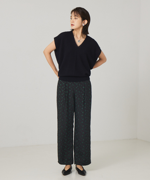 qualite（カリテ）の「変形Vネックニット（ニット/セーター・レディース・ライトブルー/ベージュ/イエロー/ダークネイビー・フリー）」の11枚目の写真