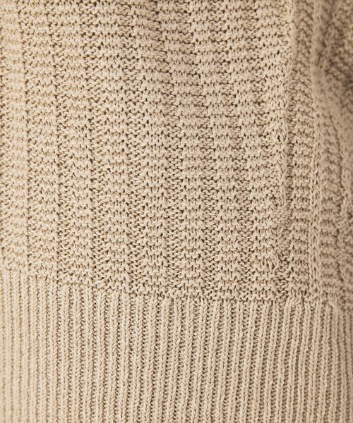 qualite（カリテ）の「変形Vネックニット（ニット/セーター・レディース・ライトブルー/ベージュ/イエロー/ダークネイビー・フリー）」の14枚目の写真