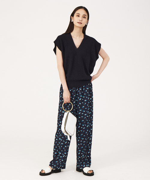 qualite（カリテ）の「変形Vネックニット（ニット/セーター・レディース・ライトブルー/ベージュ/イエロー/ダークネイビー・フリー）」の19枚目の写真