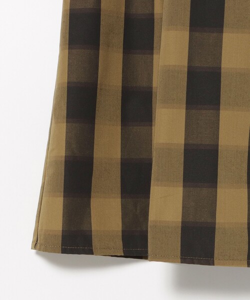 BEAMS HEART（ビームスハート）の「BEAMS HEART / チェック柄 タックフレアスカート（スカート・レディース・ネイビー/ブラウン・FREE）」の15枚目の写真