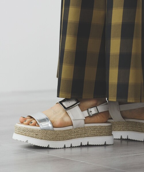 BEAMS HEART（ビームスハート）の「BEAMS HEART / チェック柄 タックフレアスカート（スカート・レディース・ネイビー/ブラウン・FREE）」の16枚目の写真