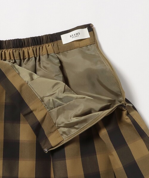 BEAMS HEART（ビームスハート）の「BEAMS HEART / チェック柄 タックフレアスカート（スカート・レディース・ネイビー/ブラウン・FREE）」の18枚目の写真