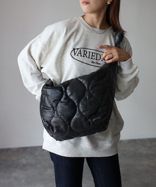 Riberry(リベリー)の「キルティングビッグショルダーバッグ(ショルダーバッグ・レディース・ホワイト/ブラック/ブラック系その他/グレー・FREE)」の2枚目の写真