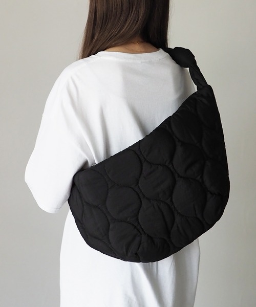 Riberry(リベリー)の「キルティングビッグショルダーバッグ(ショルダーバッグ・レディース・ホワイト/ブラック/ブラック系その他/グレー・FREE)」の5枚目の写真