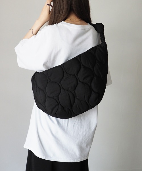 Riberry(リベリー)の「キルティングビッグショルダーバッグ(ショルダーバッグ・レディース・ホワイト/ブラック/ブラック系その他/グレー・FREE)」の6枚目の写真