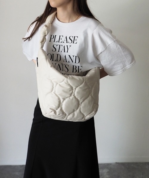 Riberry(リベリー)の「キルティングビッグショルダーバッグ(ショルダーバッグ・レディース・ホワイト/ブラック/ブラック系その他/グレー・FREE)」の8枚目の写真