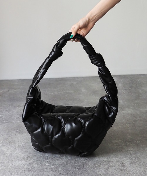 Riberry(リベリー)の「キルティングビッグショルダーバッグ(ショルダーバッグ・レディース・ホワイト/ブラック/ブラック系その他/グレー・FREE)」の12枚目の写真