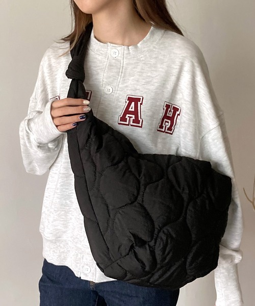 Riberry(リベリー)の「キルティングビッグショルダーバッグ(ショルダーバッグ・レディース・ホワイト/ブラック/ブラック系その他/グレー・FREE)」の18枚目の写真