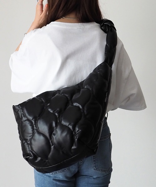 Riberry(リベリー)の「キルティングビッグショルダーバッグ(ショルダーバッグ・レディース・ホワイト/ブラック/ブラック系その他/グレー・FREE)」の16枚目の写真