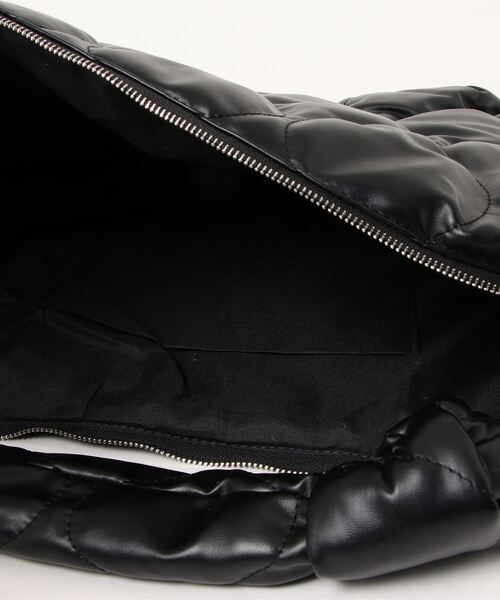 Riberry(リベリー)の「キルティングビッグショルダーバッグ(ショルダーバッグ・レディース・ホワイト/ブラック/ブラック系その他/グレー・FREE)」の13枚目の写真