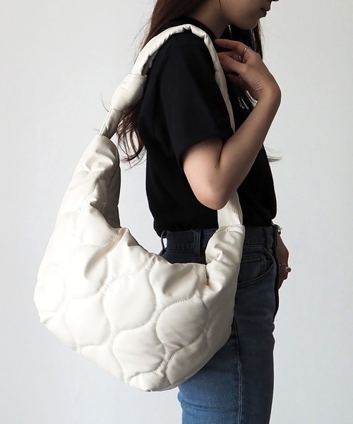 Riberry(リベリー)の「キルティングビッグショルダーバッグ(ショルダーバッグ・レディース・ホワイト/ブラック/ブラック系その他/グレー・FREE)」の15枚目の写真