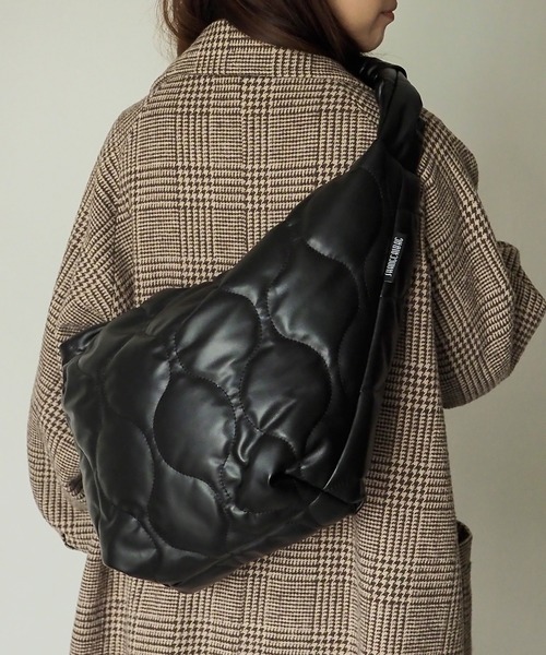 Riberry(リベリー)の「キルティングビッグショルダーバッグ(ショルダーバッグ・レディース・ホワイト/ブラック/ブラック系その他/グレー・FREE)」の20枚目の写真