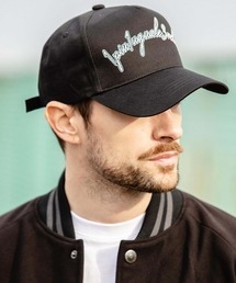 1PIU1UGUALE3 RELAX(ウノピゥウノウグァーレトレ)カーシブロゴラインストーンキャップ