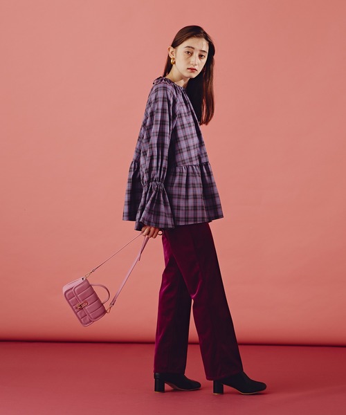 N.（N. Natural Beauty Basic）（エヌエヌナチュラルビューティーベーシック）の「【松井愛莉さん着用】《n.'look》◆シャイニーコーデュロイパンツ（その他パンツ・レディース・イエロー/パープル・MEDIUM）」の4枚目の写真