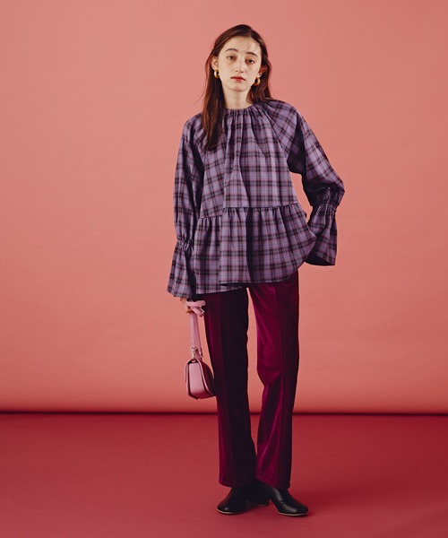 N.（N. Natural Beauty Basic）（エヌエヌナチュラルビューティーベーシック）の「【松井愛莉さん着用】《n.'look》◆シャイニーコーデュロイパンツ（その他パンツ・レディース・イエロー/パープル・MEDIUM）」の3枚目の写真