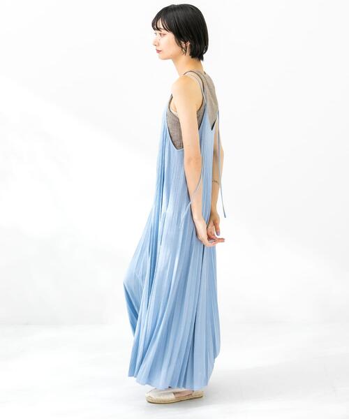 KBF(ケイビーエフ)の「2WAYプリーツキャミワンピース(ワンピース・レディース・ブラック/ダークブラウン/ブルー・ONE)」の14枚目の写真