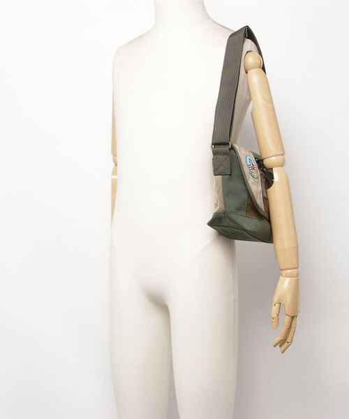 AVIREX（アヴィレックス）の「TOM CAT Ⅲ ミニ ショルダー バッグ / トムキャット Ⅲ ミニショルダー バッグ / AVIREX /アヴィレックス（ショルダーバッグ・メンズ・オリーブ系・F）」の6枚目の写真