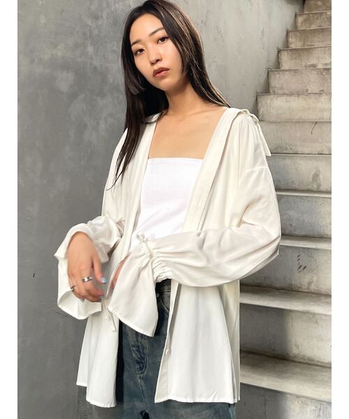 EMODA（エモダ）の「カフデザインロングシャツ（シャツ/ブラウス・レディース・ホワイト/ブラック・FREE）」の2枚目の写真