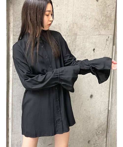 EMODA（エモダ）の「カフデザインロングシャツ（シャツ/ブラウス・レディース・ホワイト/ブラック・FREE）」の3枚目の写真