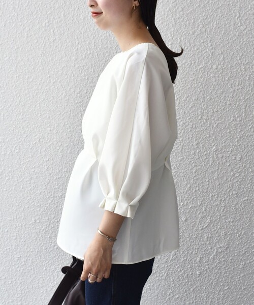 SHIPS（シップス）の「*〈手洗い可能〉スカラップレースペプラム2ＷＡＹブラウス◆（シャツ/ブラウス・レディース・ブラック/オフホワイト/グリーン/ダークブルー・ONE SIZE）」の17枚目の写真