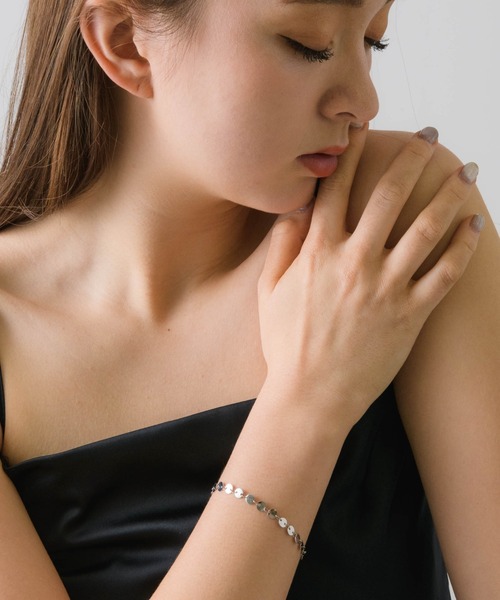 muku（ムク）の「金属アレルギー対応 ラウンドグレインブレスレット/サージカルステンレス/316L（ブレスレット・レディース・シルバー/ゴールド・FREE）」の2枚目の写真