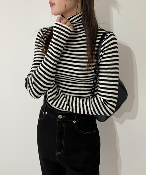 EPIMI E'PIMMY(エピミエピミー)の「サムホールデザインハイネックリブニット(ニット/セーター・レディース・ホワイト×ブラック/ブラック/オフホワイト・MEDIUM)」の3枚目の写真