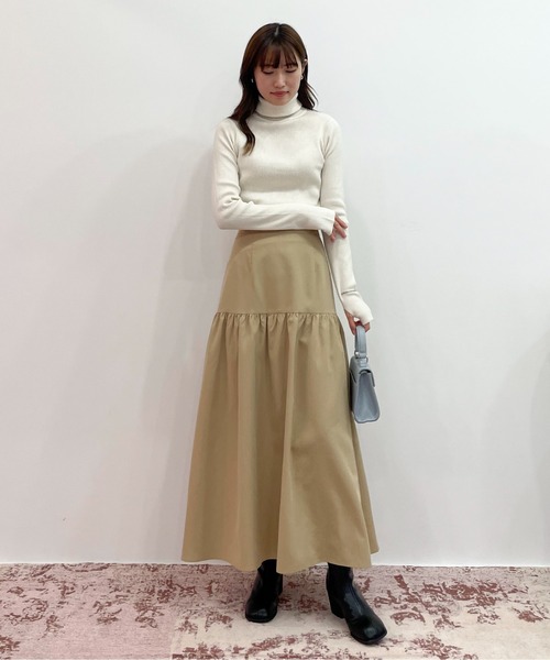 EPIMI E'PIMMY(エピミエピミー)の「サムホールデザインハイネックリブニット(ニット/セーター・レディース・ホワイト×ブラック/ブラック/オフホワイト・MEDIUM)」の4枚目の写真