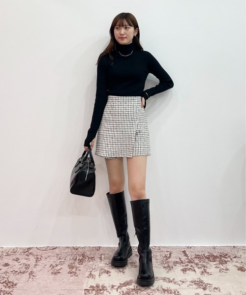 EPIMI E'PIMMY(エピミエピミー)の「サムホールデザインハイネックリブニット(ニット/セーター・レディース・ホワイト×ブラック/ブラック/オフホワイト・MEDIUM)」の9枚目の写真