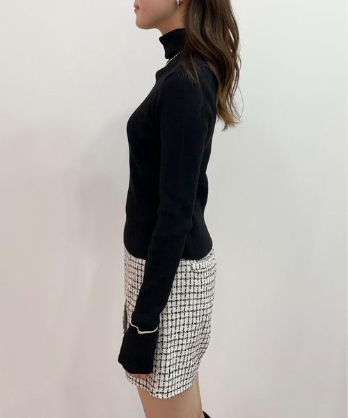 EPIMI E'PIMMY(エピミエピミー)の「サムホールデザインハイネックリブニット(ニット/セーター・レディース・ホワイト×ブラック/ブラック/オフホワイト・MEDIUM)」の11枚目の写真