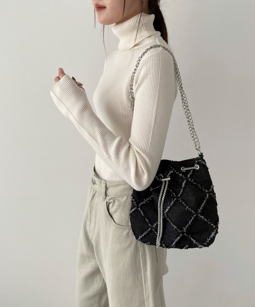 EPIMI E'PIMMY(エピミエピミー)の「サムホールデザインハイネックリブニット(ニット/セーター・レディース・ホワイト×ブラック/ブラック/オフホワイト・MEDIUM)」の19枚目の写真