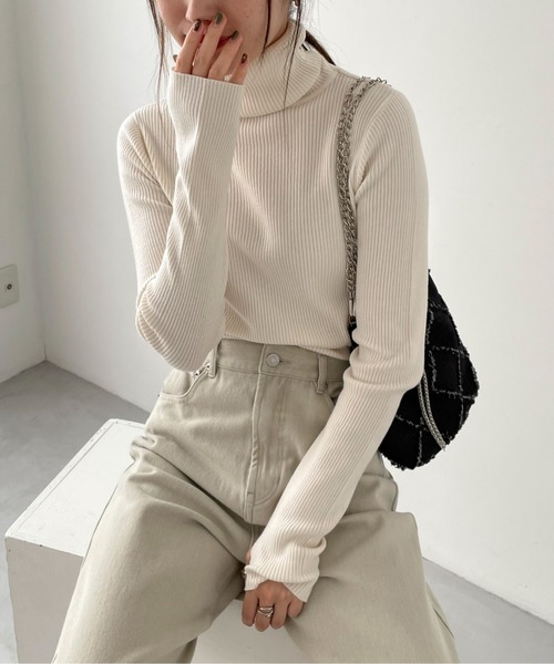 EPIMI E'PIMMY(エピミエピミー)の「サムホールデザインハイネックリブニット(ニット/セーター・レディース・ホワイト×ブラック/ブラック/オフホワイト・MEDIUM)」の18枚目の写真