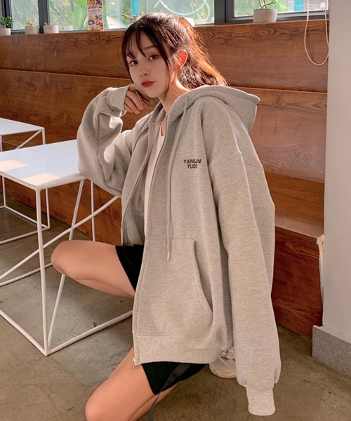 BASQUE magenta（バスクマゼンタ）の「オーバーサイズロゴベーシックジップパーカー（パーカー・レディース・ナチュラル/グレー・FREE）」の15枚目の写真