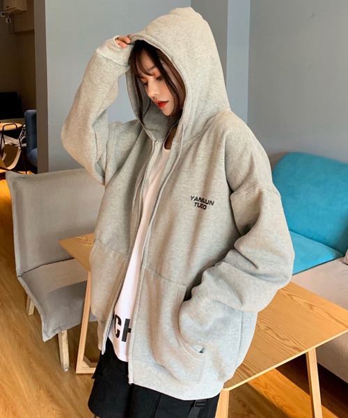 BASQUE magenta（バスクマゼンタ）の「オーバーサイズロゴベーシックジップパーカー（パーカー・レディース・ナチュラル/グレー・FREE）」の3枚目の写真