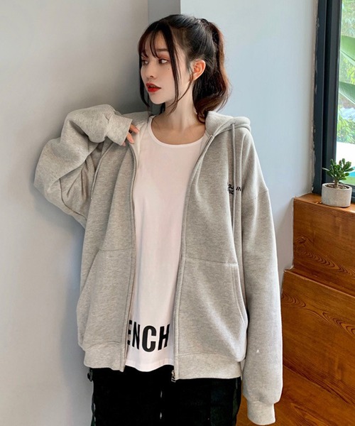 BASQUE magenta（バスクマゼンタ）の「オーバーサイズロゴベーシックジップパーカー（パーカー・レディース・ナチュラル/グレー・FREE）」の22枚目の写真